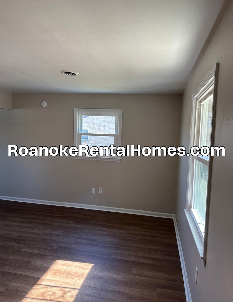 3529 Barberry Ave, NW - Photo 2 of 7