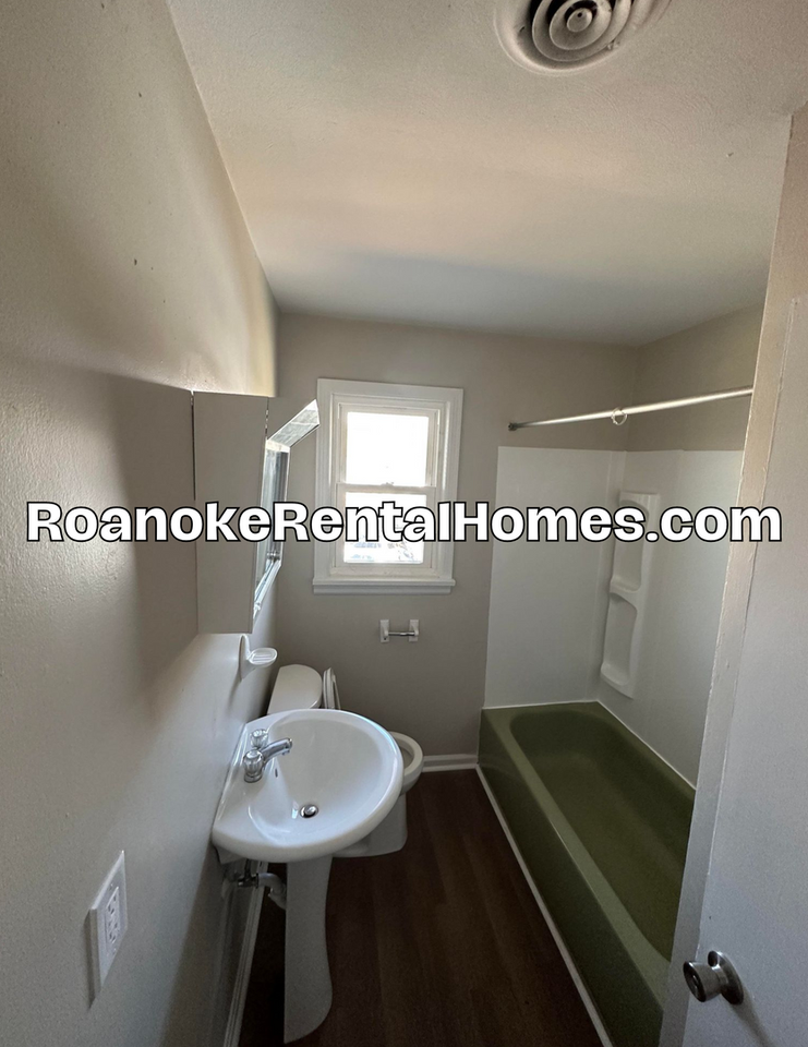 3529 Barberry Ave, NW - Photo 3 of 7