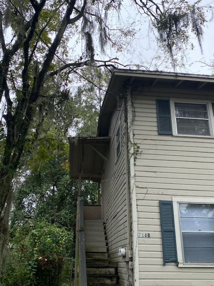 716 NW 4th Av - Photo 3 of 19