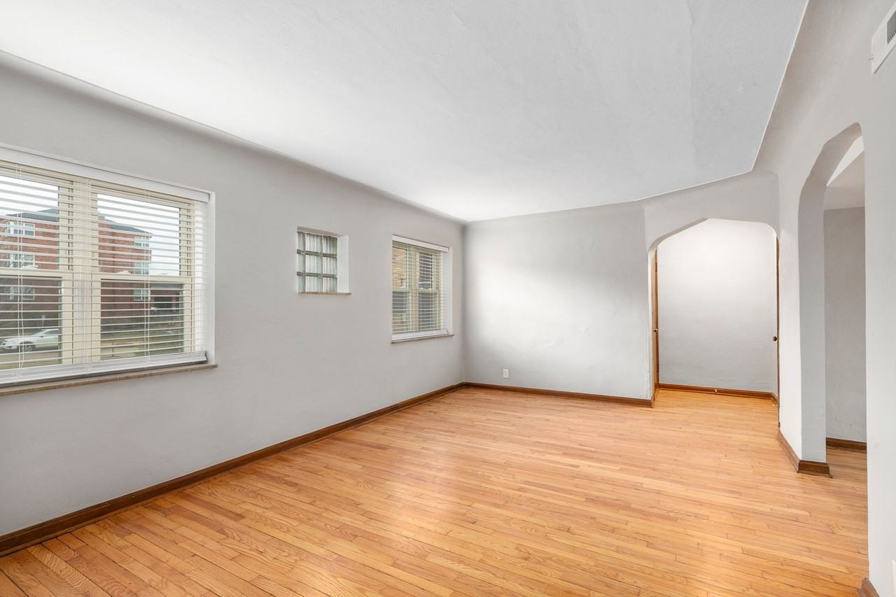 5823 Lindenwood Avenue #1E - Photo 3 of 12