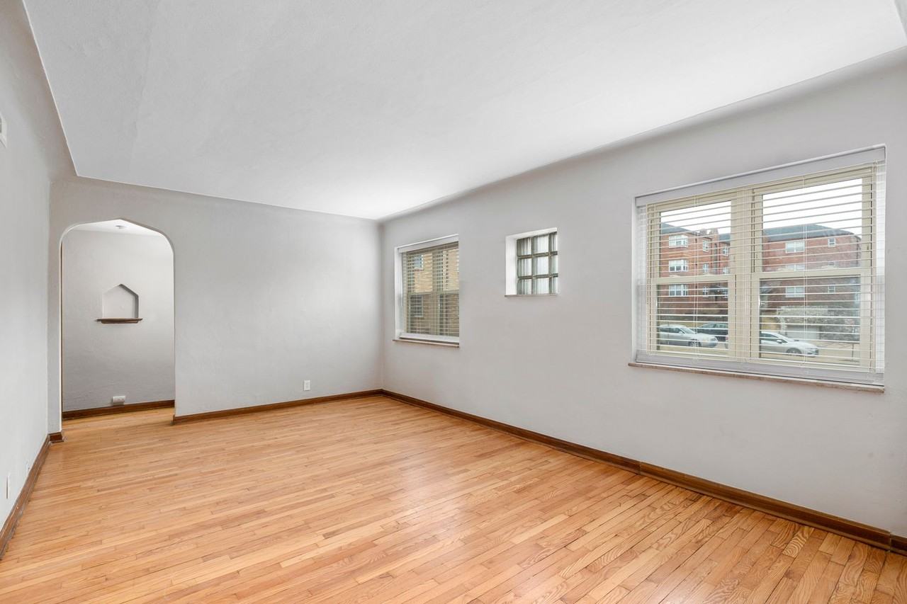 5823 Lindenwood Avenue #1E