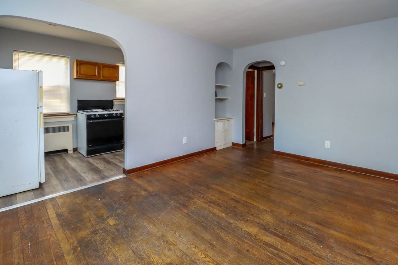 1110 Hamilton Way - Photo 5 of 32