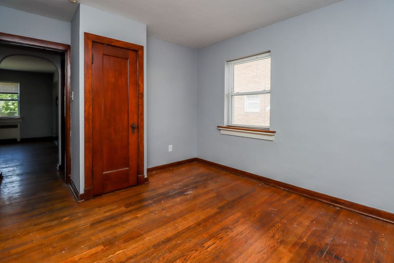 1110 Hamilton Way - Photo 4 of 32