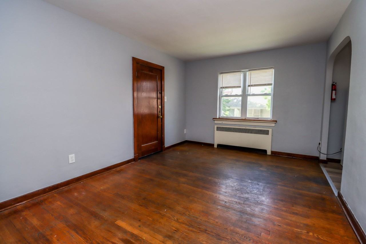 1110 Hamilton Way - Photo 6 of 32