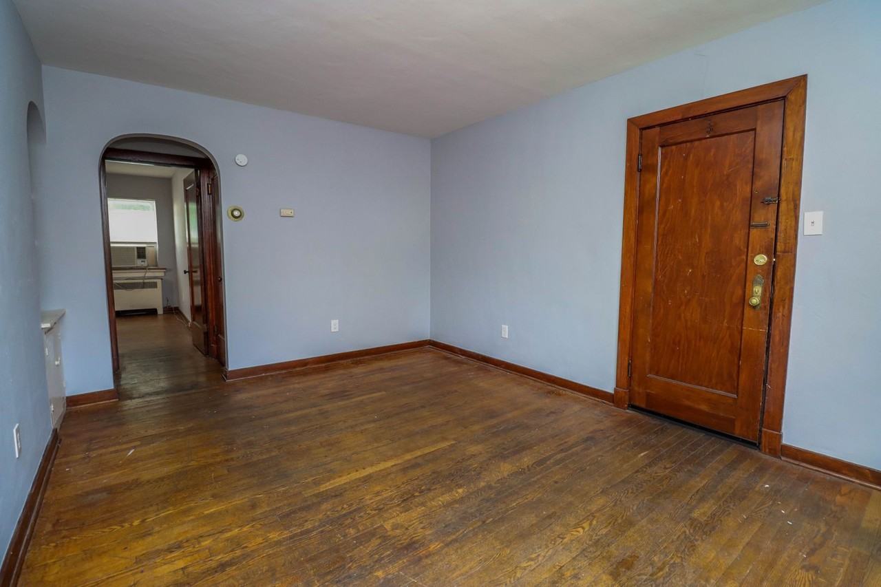 1110 Hamilton Way - Photo 3 of 32