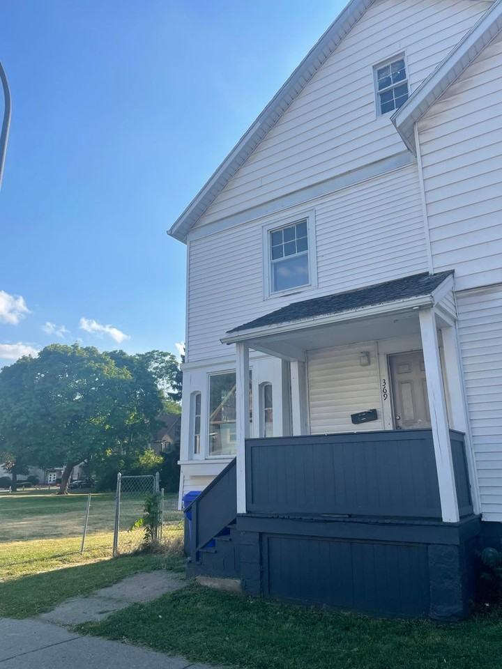 367-369 Genesee St - Photo 2 of 7