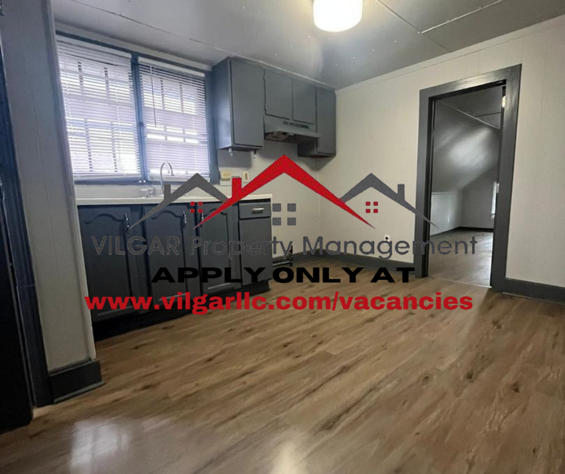 820 Manhattan St - Photo 2 of 11