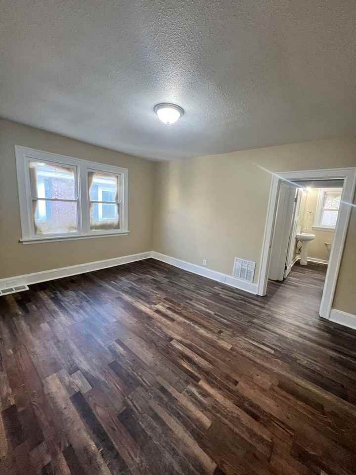 3762 Vine St - Photo 3 of 10