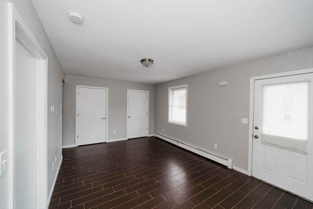 Knollwood - Photo 3 of 25