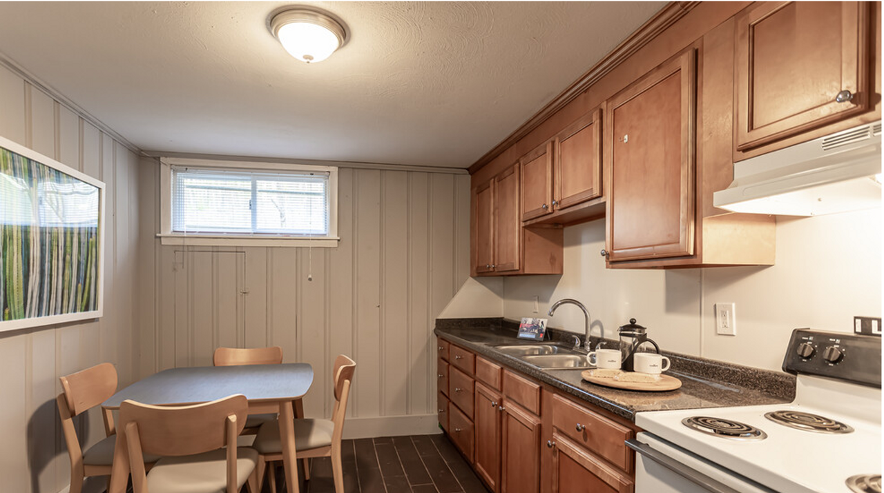 Knollwood - Photo 4 of 25