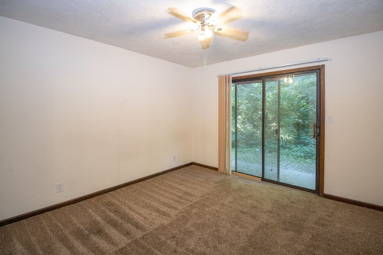 Cliffside Manor - Photo 7 of 13