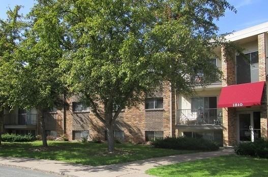 White Bear Manor Apartments - Photo 4 of 10