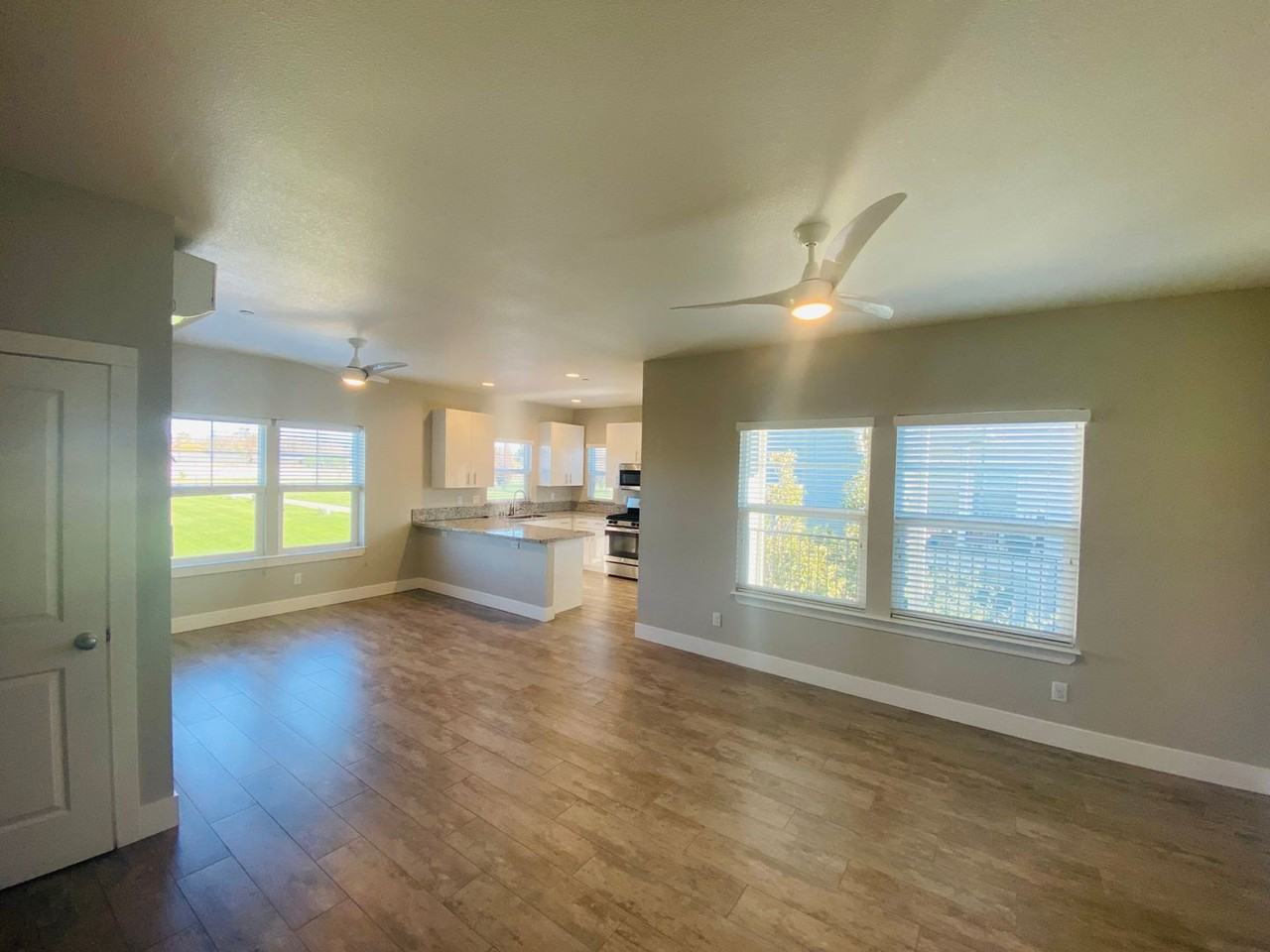 Westside Fours 2150 - Photo 2 of 13