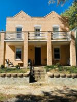 featured image of 2 N Dooley Ave
