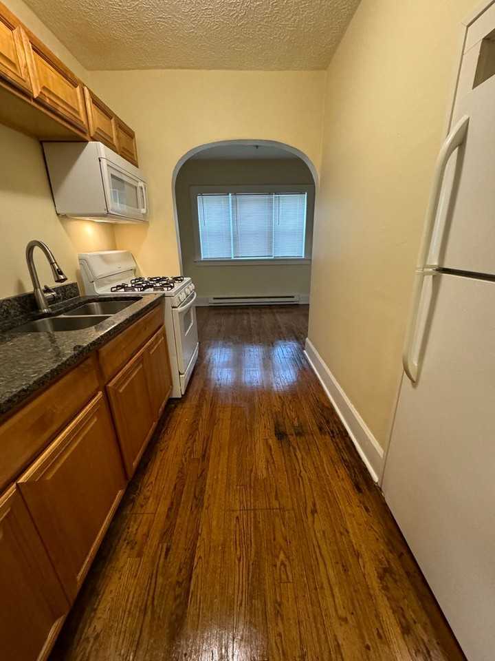 222 N 5th St - Photo 3 of 9