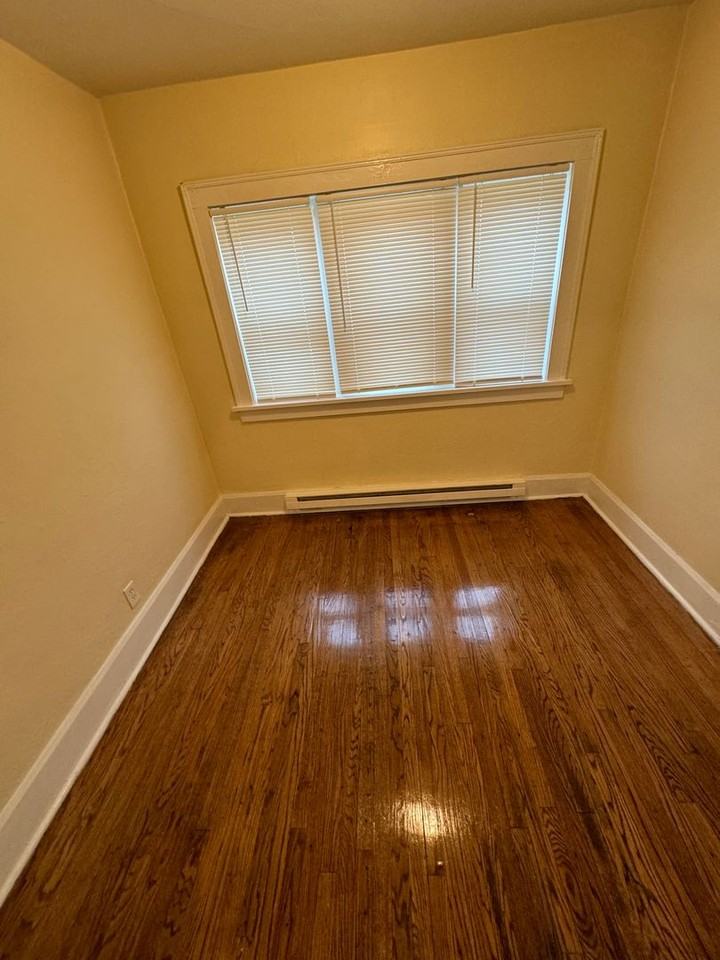 222 N 5th St - Photo 4 of 9