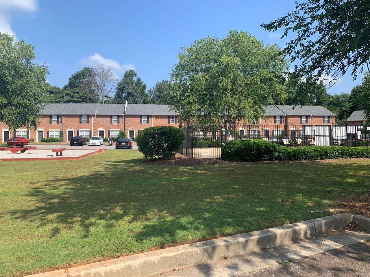 Royal Oaks - Photo 6 of 40