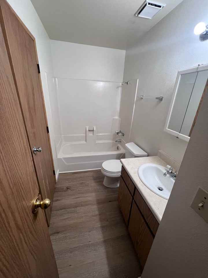 3048 Catalpa Ct Units 1 - Photo 3 of 10