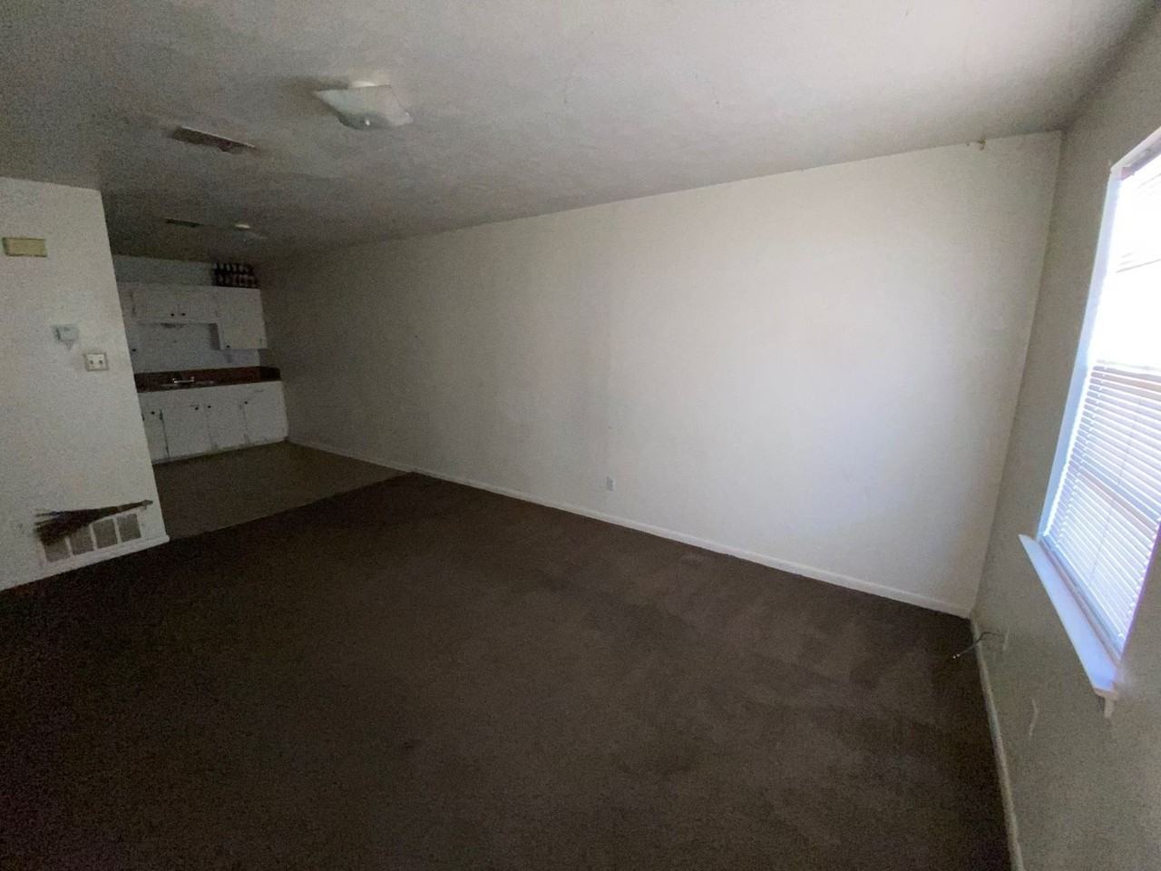 1206 Urbantke Ct - Photo 2 of 7
