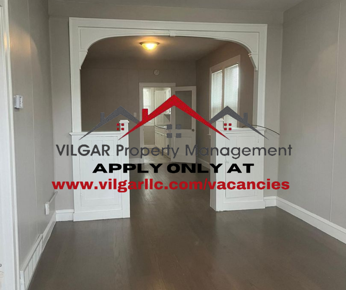 1125 Moss - Photo 3 of 13