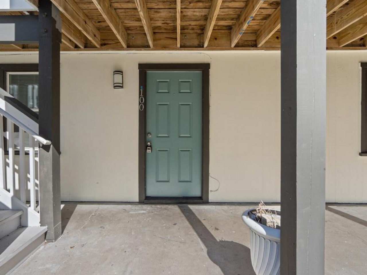 918 Winnie St - Photo 4 of 17