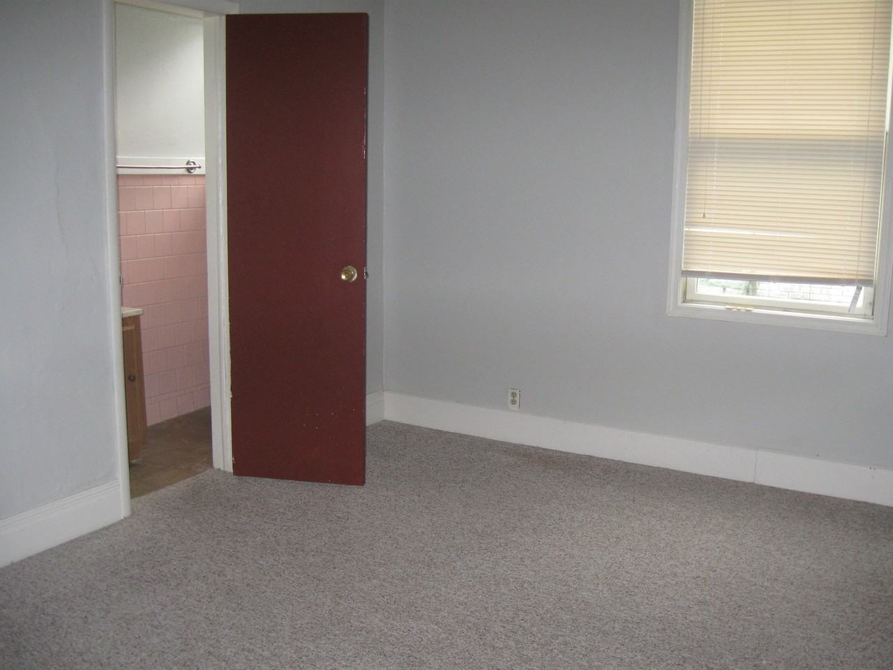 811-813 W University Ave - Photo 2 of 5