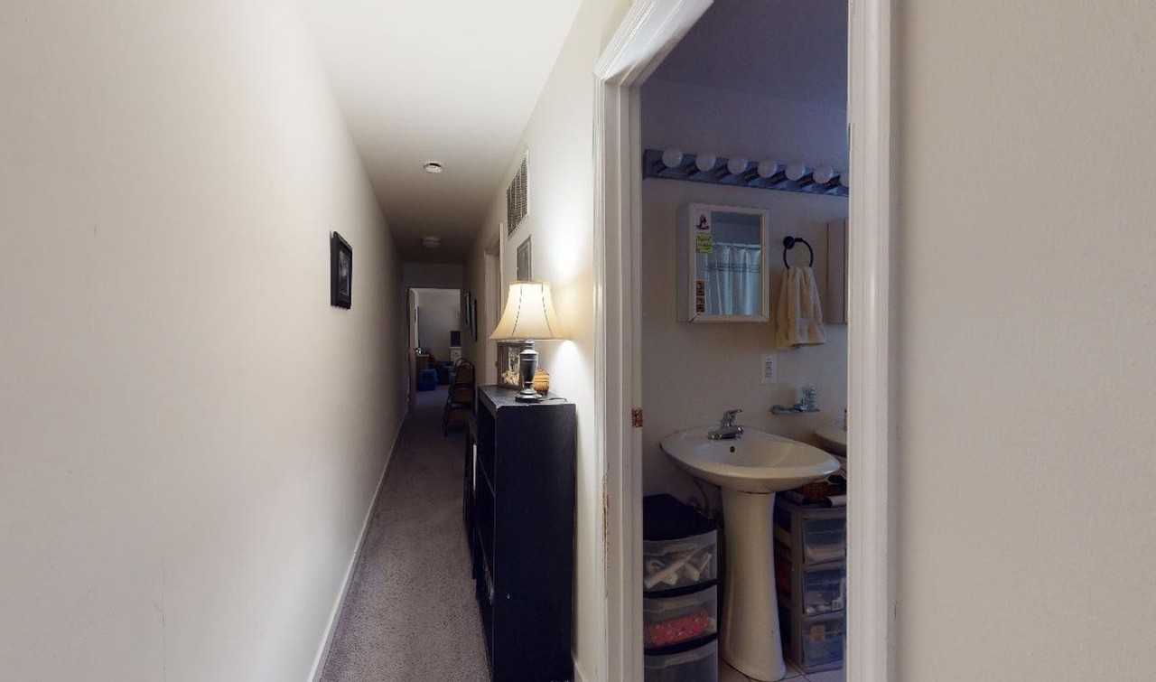 Walnut Court Apartments - Photo 7 of 24