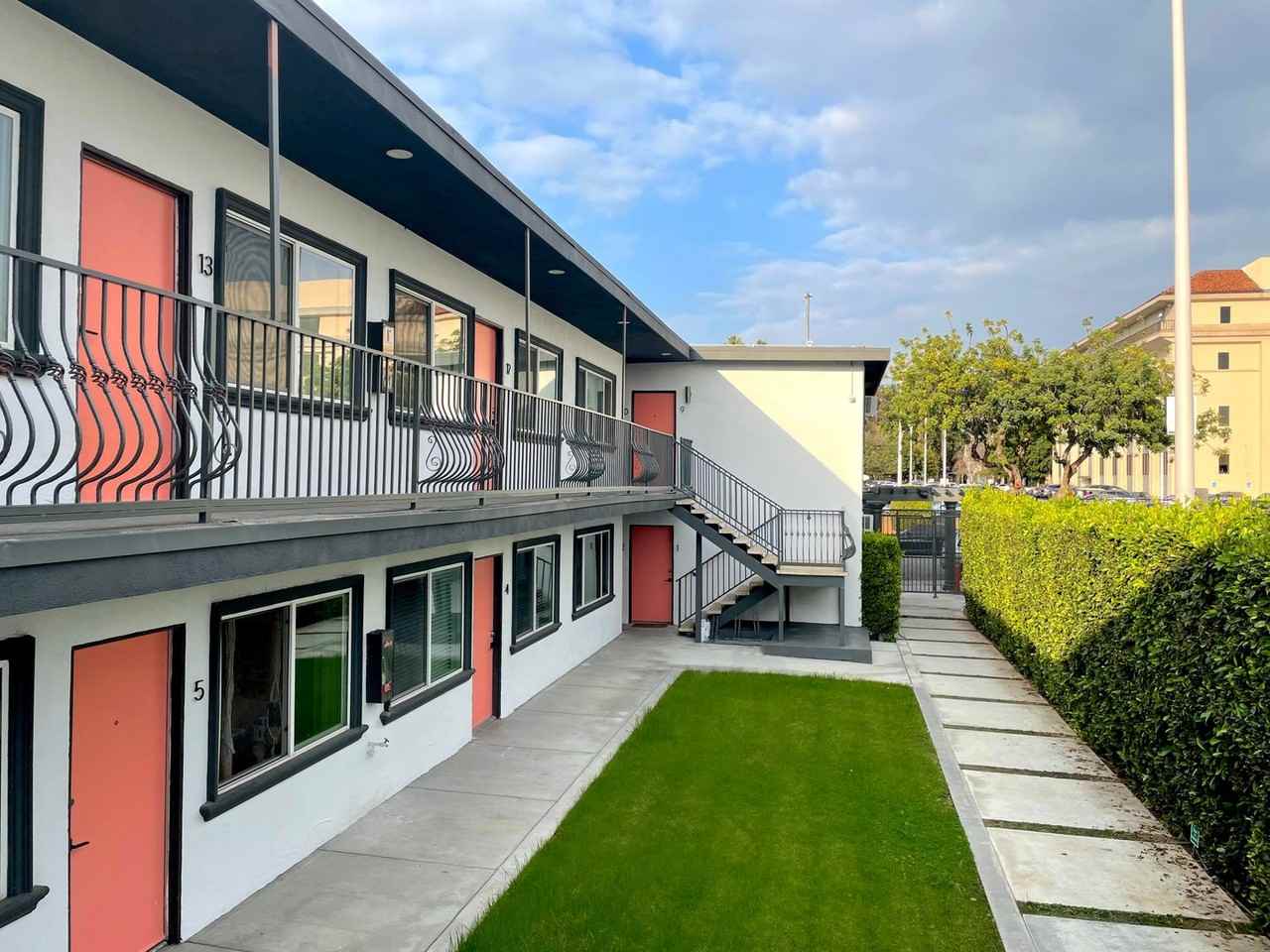 710 W 27th Street - Photo 2 of 16