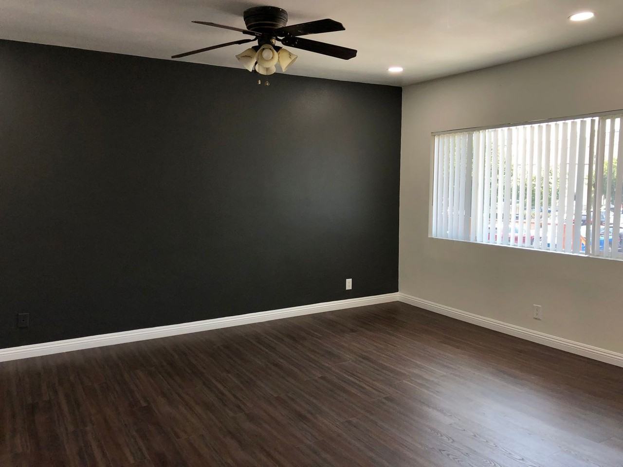 710 W 27th Street - Photo 6 of 16