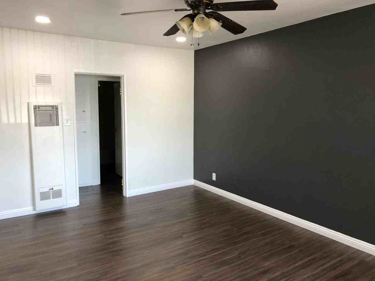 710 W 27th Street - Photo 7 of 16