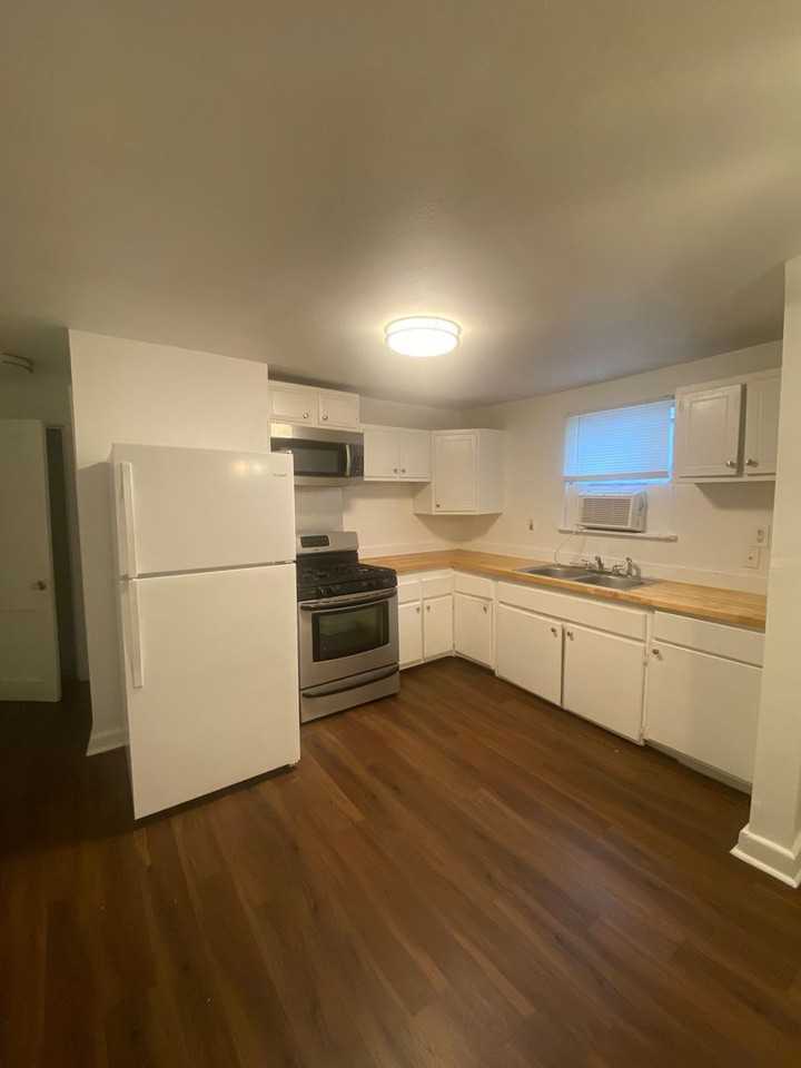 2809 1st St #C - Photo 2 of 7