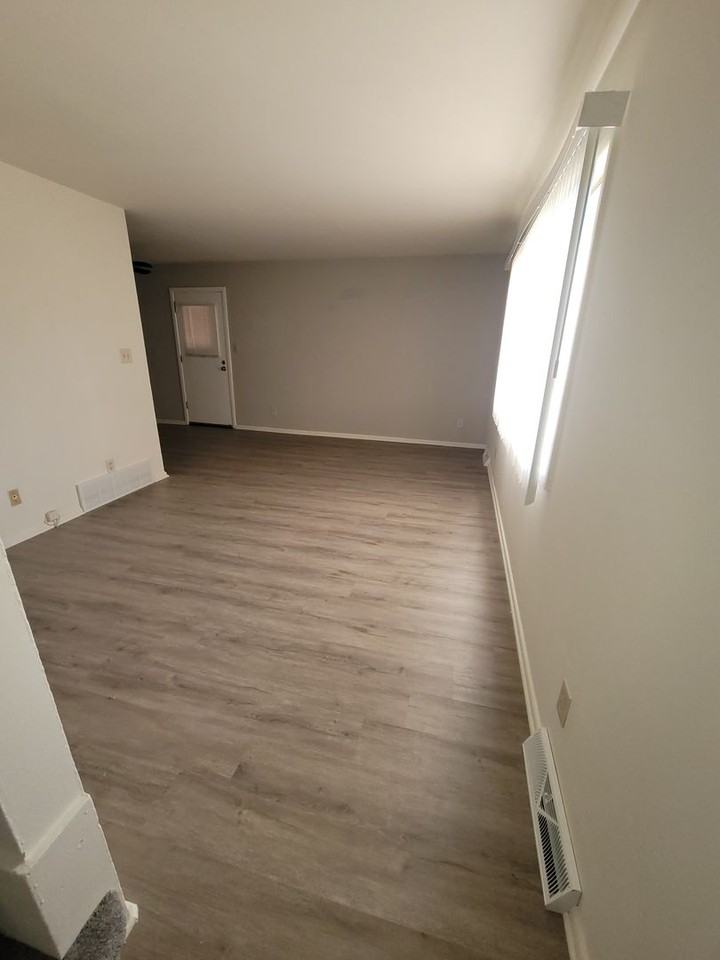 3237-3275B S. 99th St. - Photo 2 of 12
