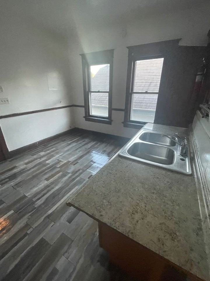 2210-2212 W Keefe Ave. (Duplex) - Photo 2 of 4