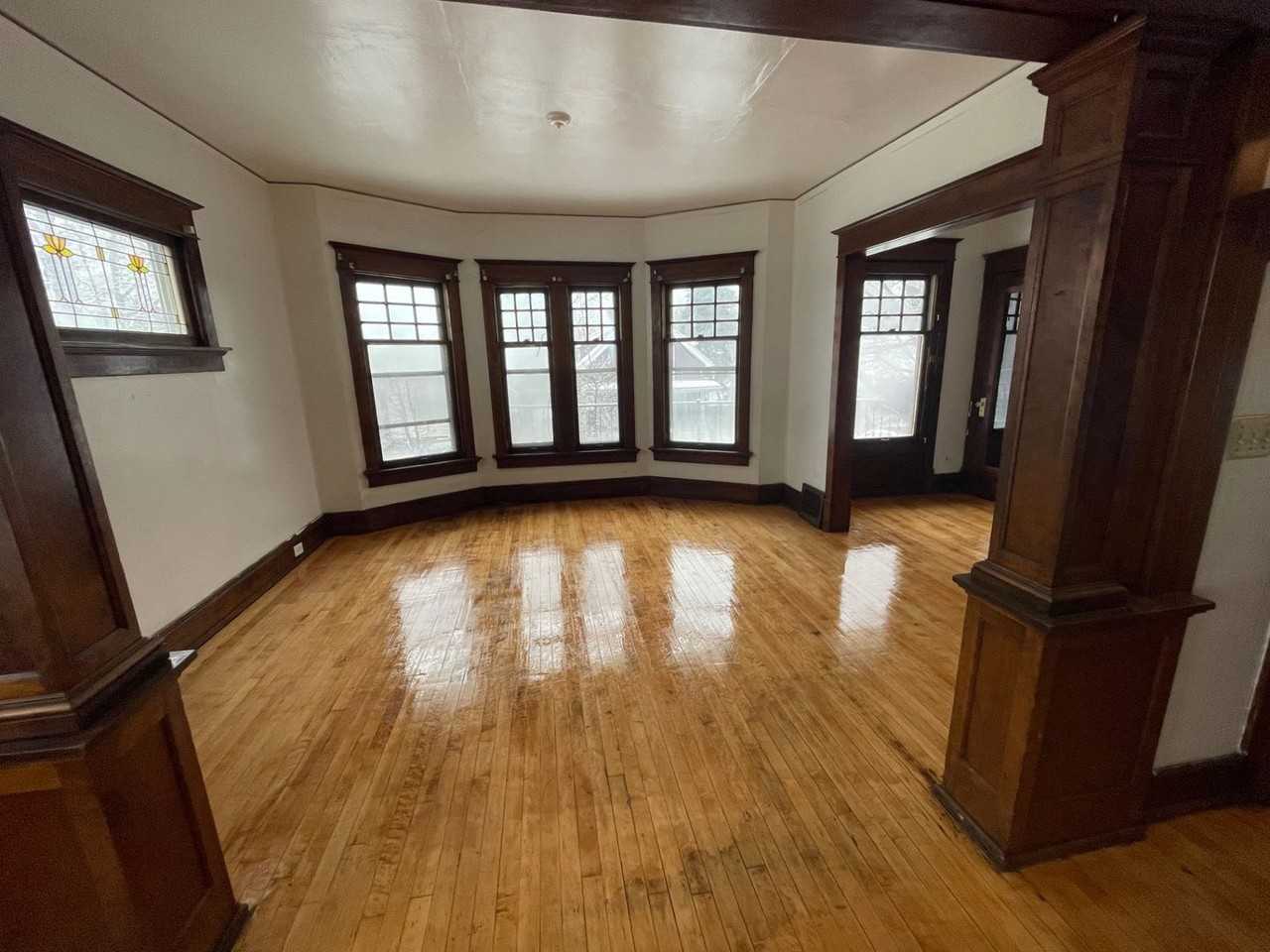 2210-2212 W Keefe Ave. (Duplex) - Photo 3 of 4