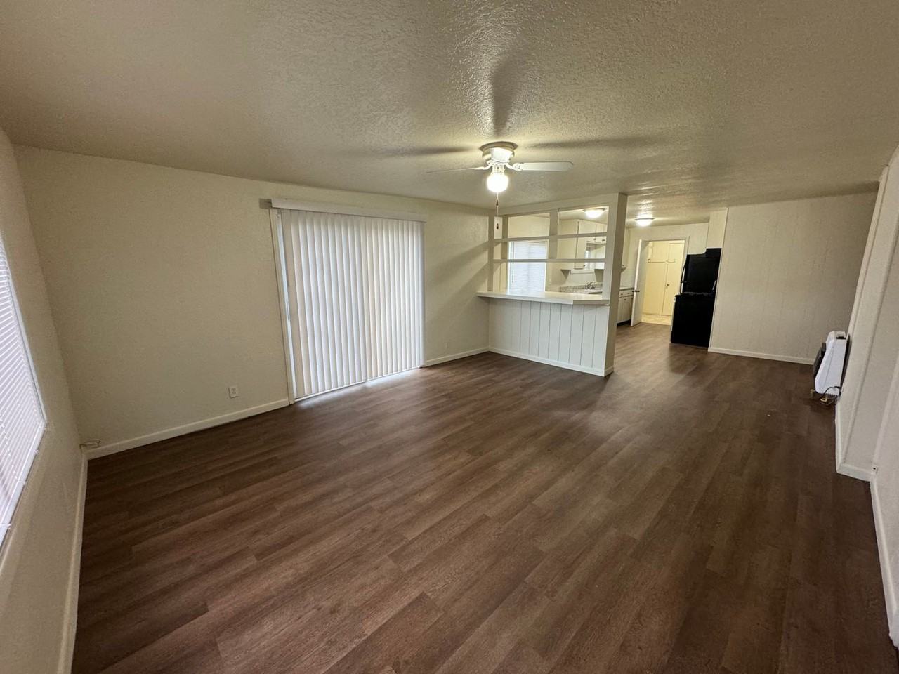 ELLK464 - Photo 2 of 10