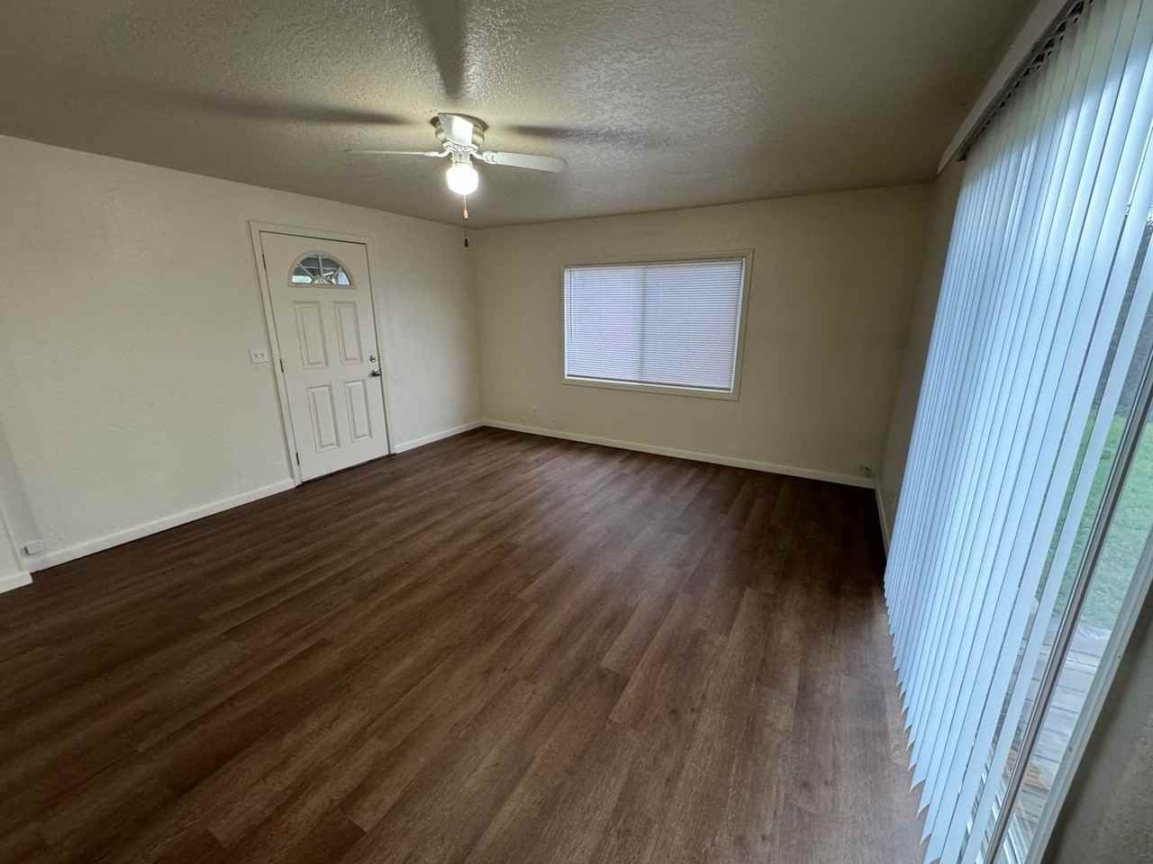 ELLK464 - Photo 3 of 10