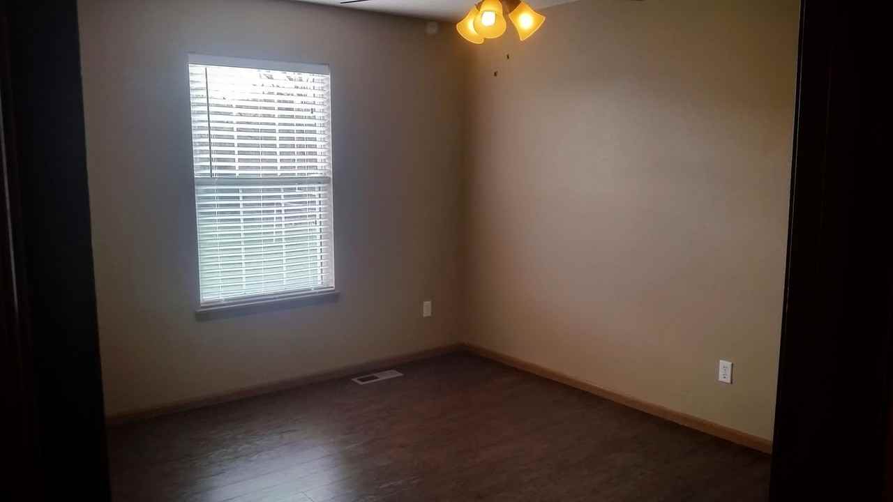 Courtside Townhomes, LLC - Photo 5 of 16