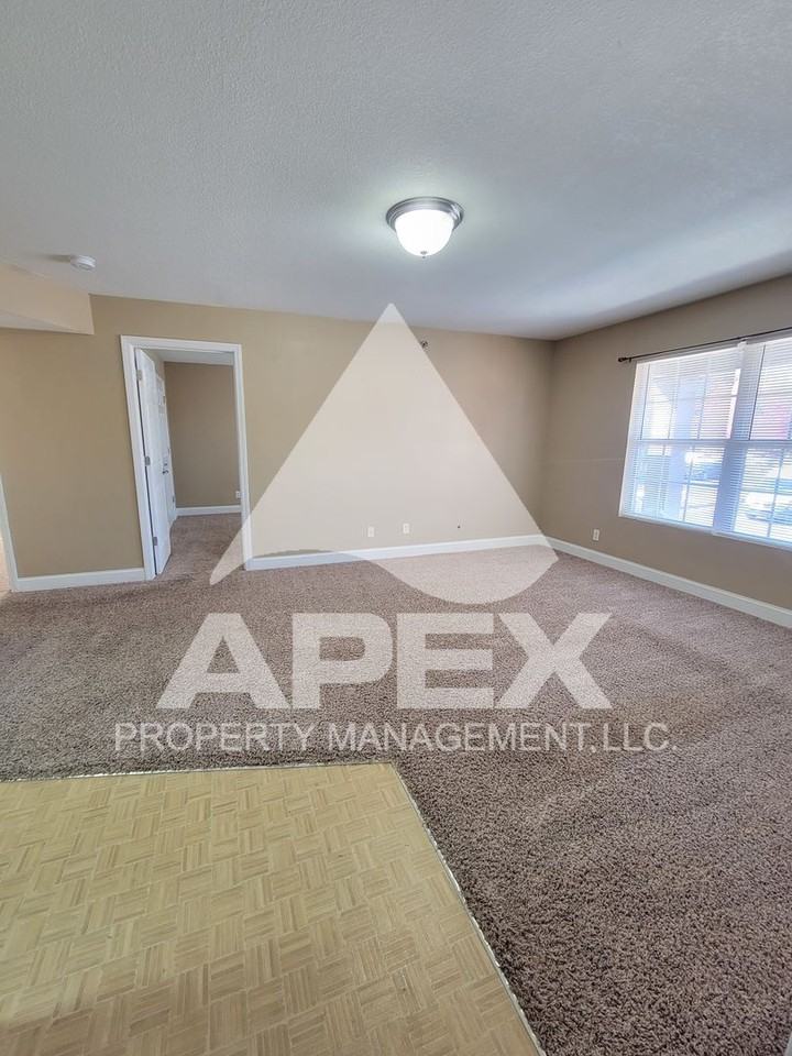 1213 Avalon Dr - Photo 4 of 16