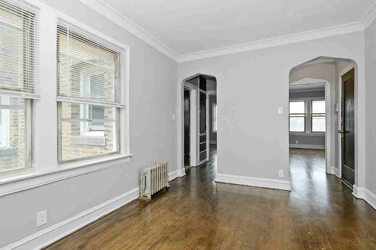 8705 S Morgan - Photo 4 of 10