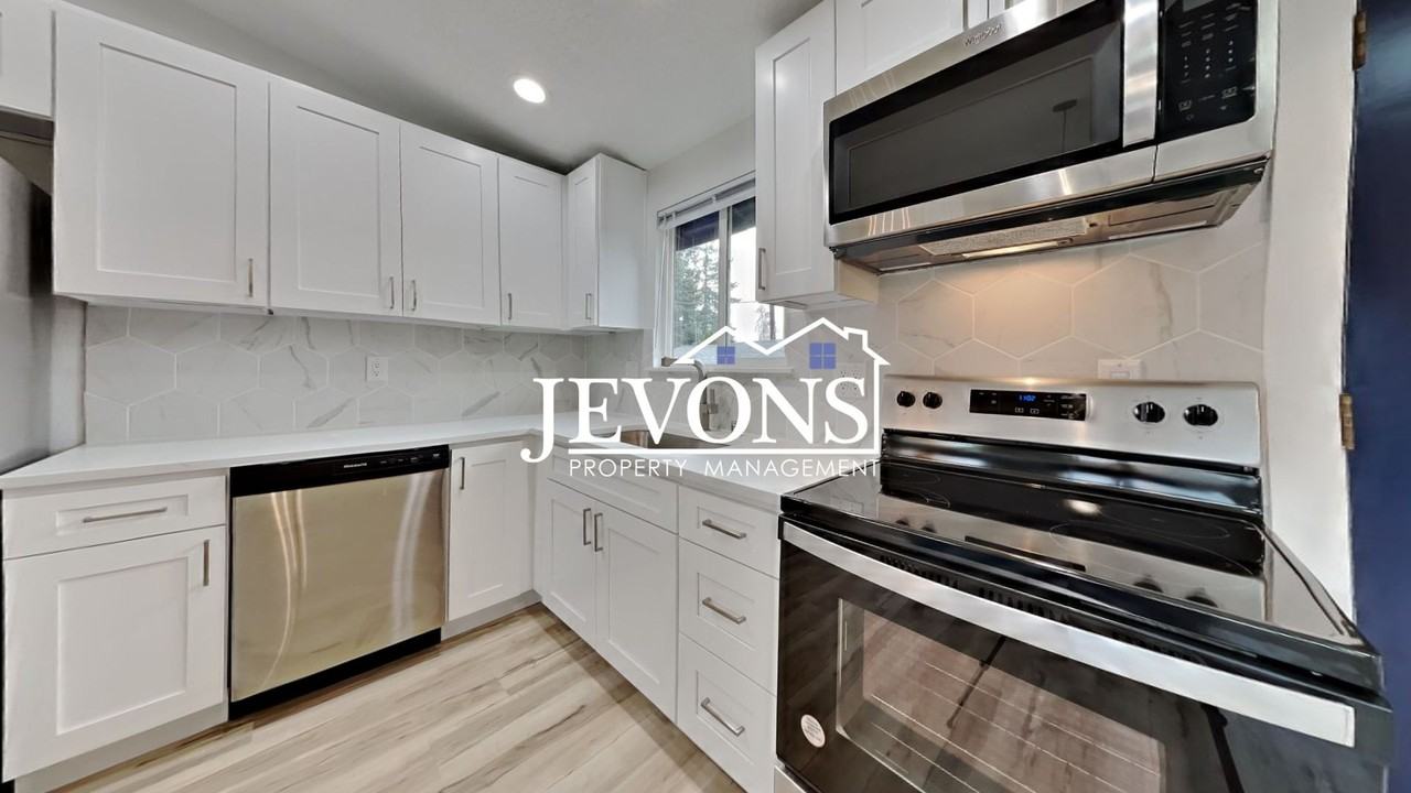 6114 N 49th St - Photo 6 of 50