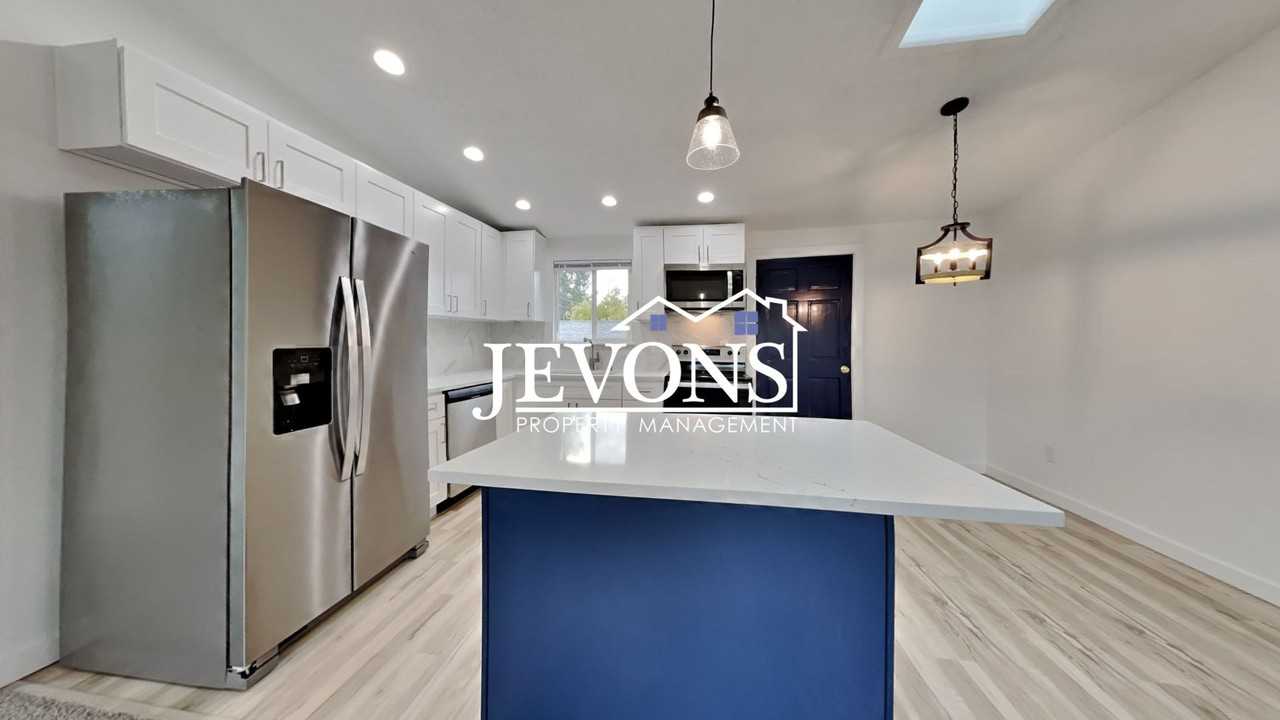 6114 N 49th St - Photo 6 of 50