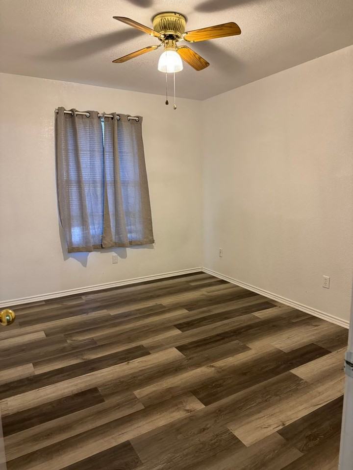 5701 Greengate - Photo 3 of 14