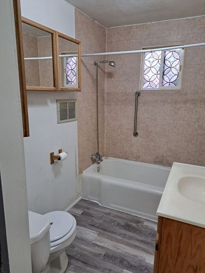 r1134 - Photo 2 of 8