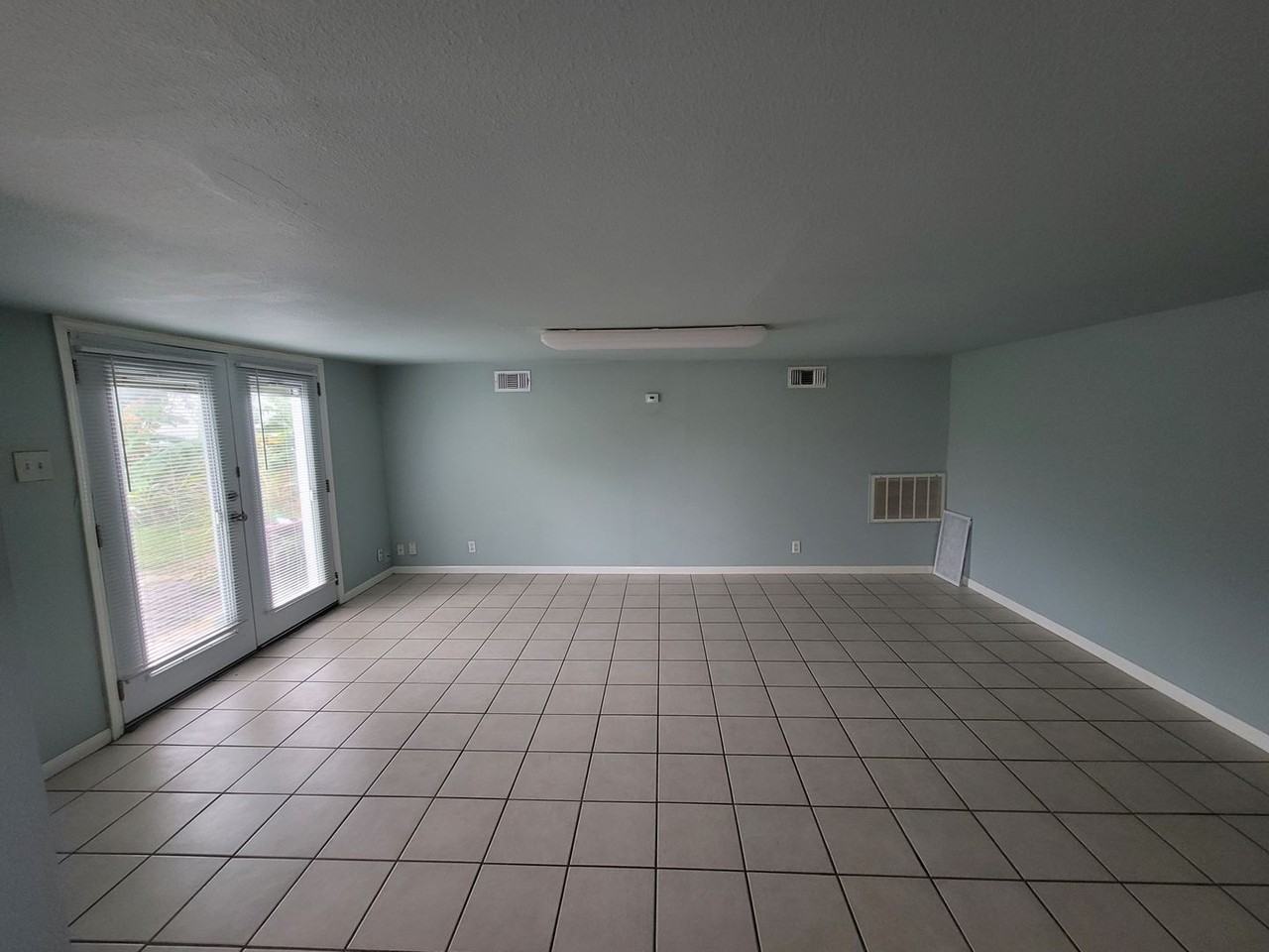 4114 Avenue S 1/2 - Photo 3 of 14