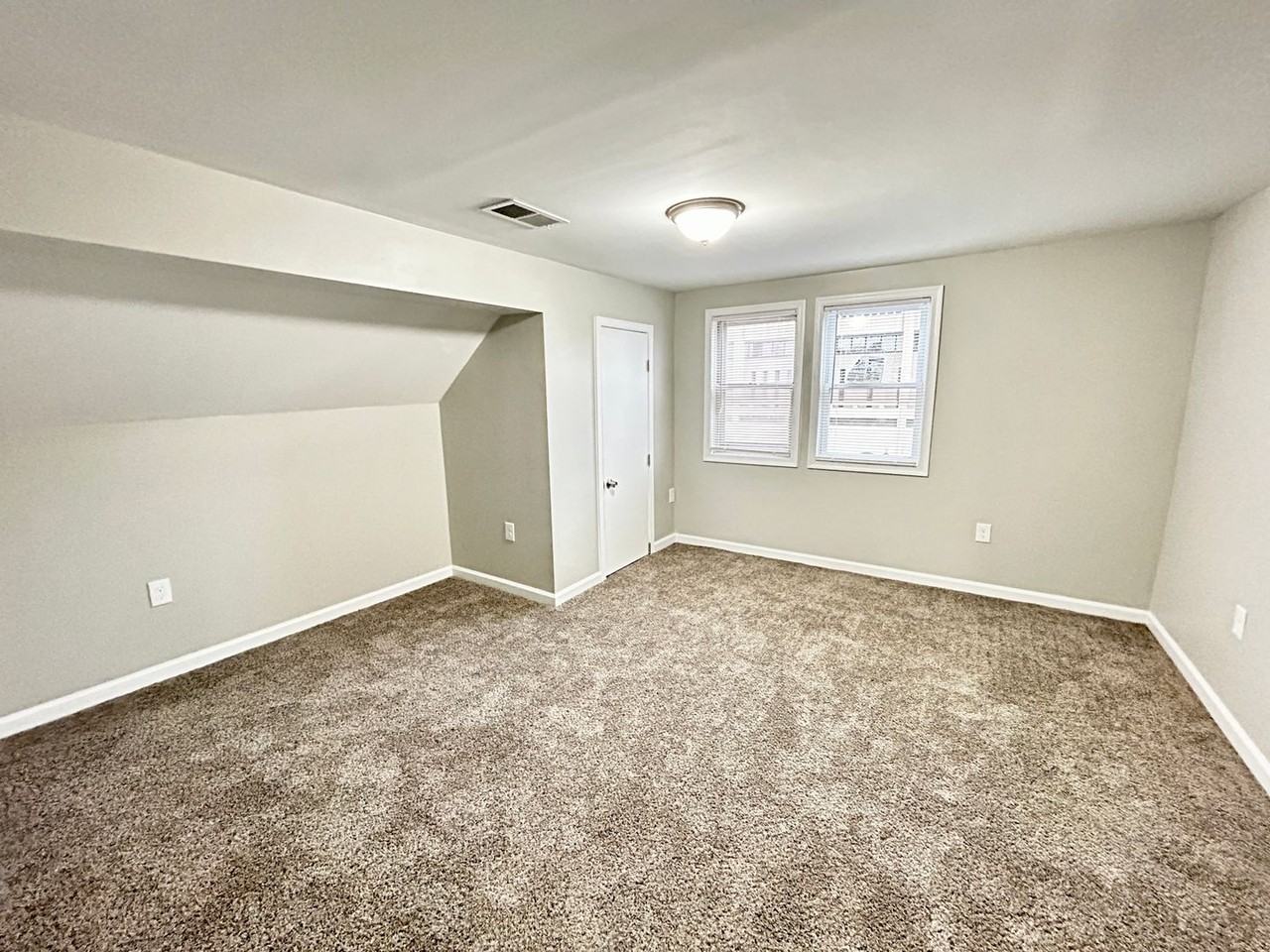 Chesapeake Apartments - Photo 2 of 18