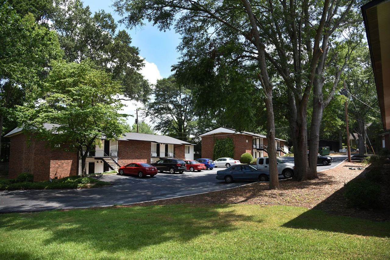 Carousel Village Apartments - Photo 4 of 22