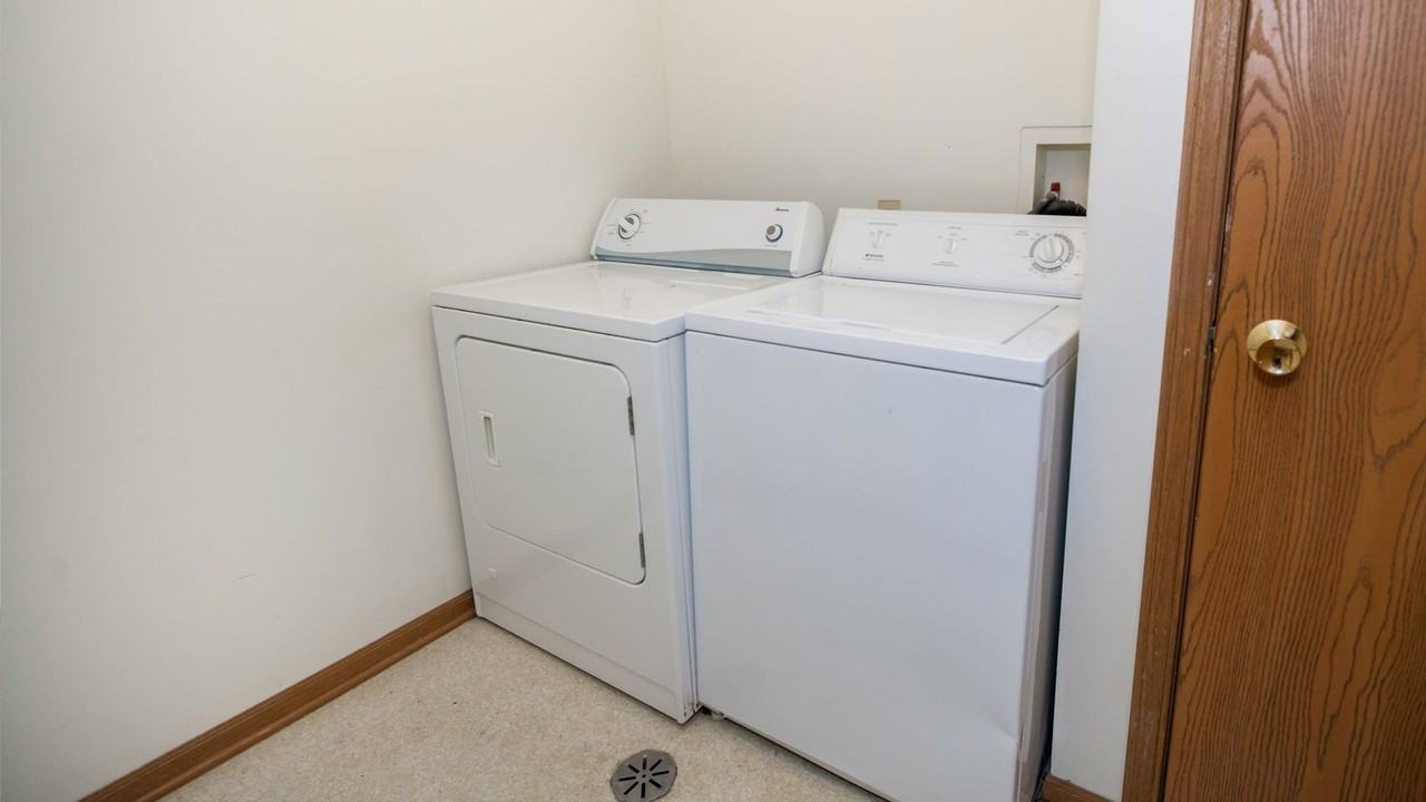 768 Fotis Drive - Photo 6 of 14