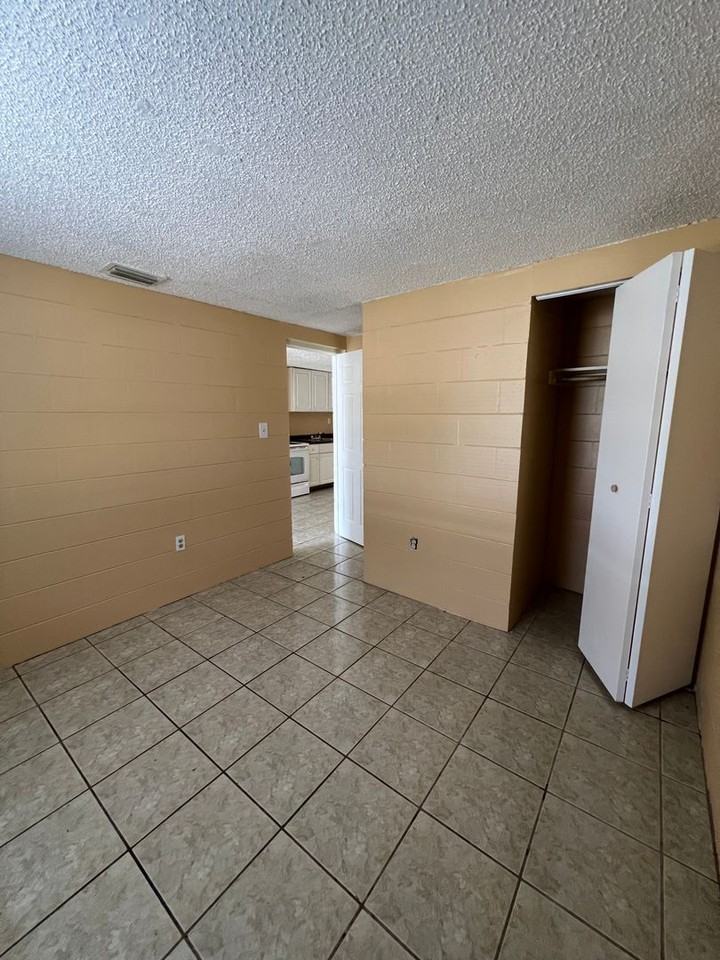 3007 14th St E - Photo 3 of 12