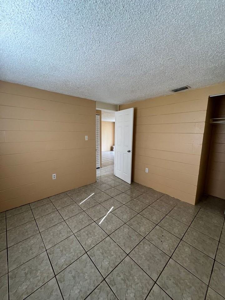 3007 14th St E - Photo 6 of 12