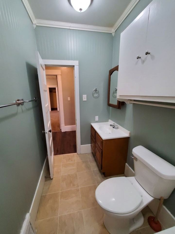 1005 1005 5th St - Main Floor - Photo 6 of 24